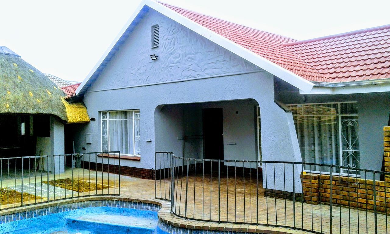 Acacia Guesthouse Kempton Park Exterior foto